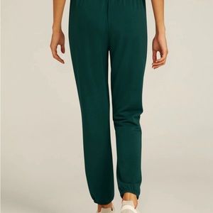 Beyond Yoga On the Go Jogger fleece, midnight green, NWT small